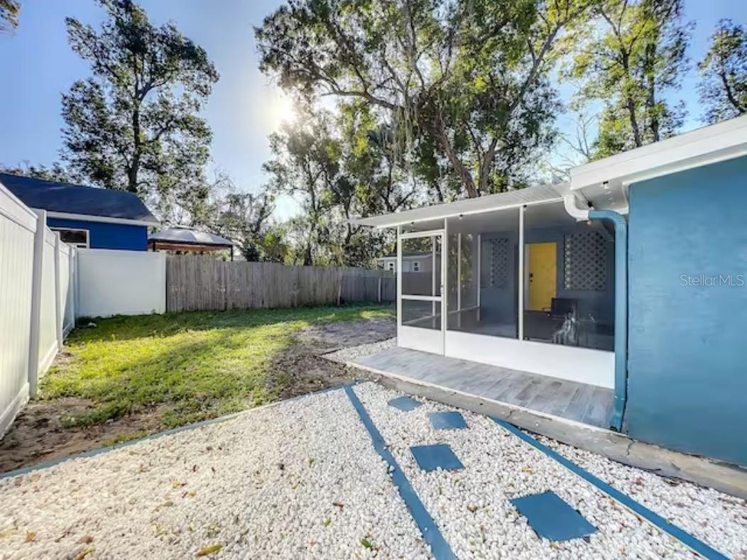 O6118626 Property Photo 25