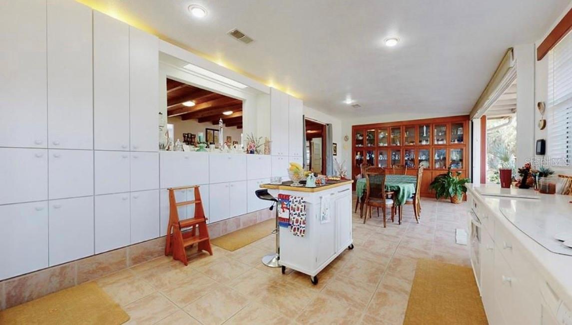 O6118763 Property Photo 10