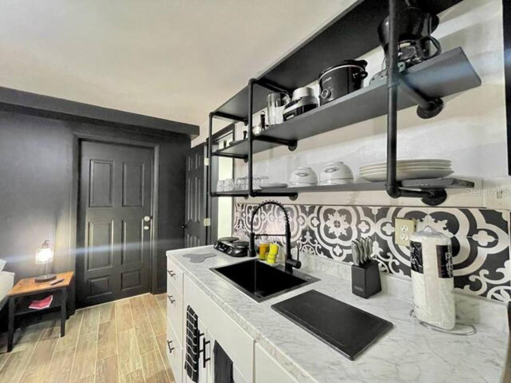 O6119323 Property Photo 7