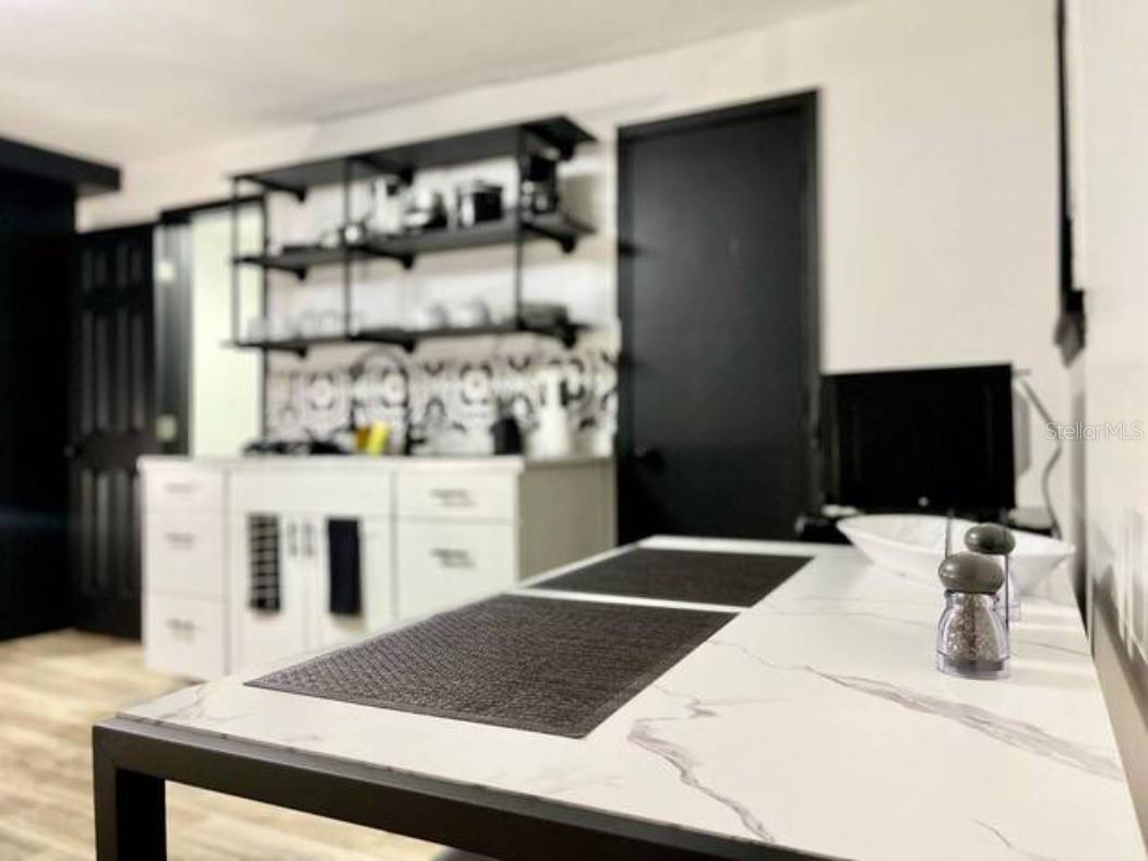 O6119323 Property Photo 16