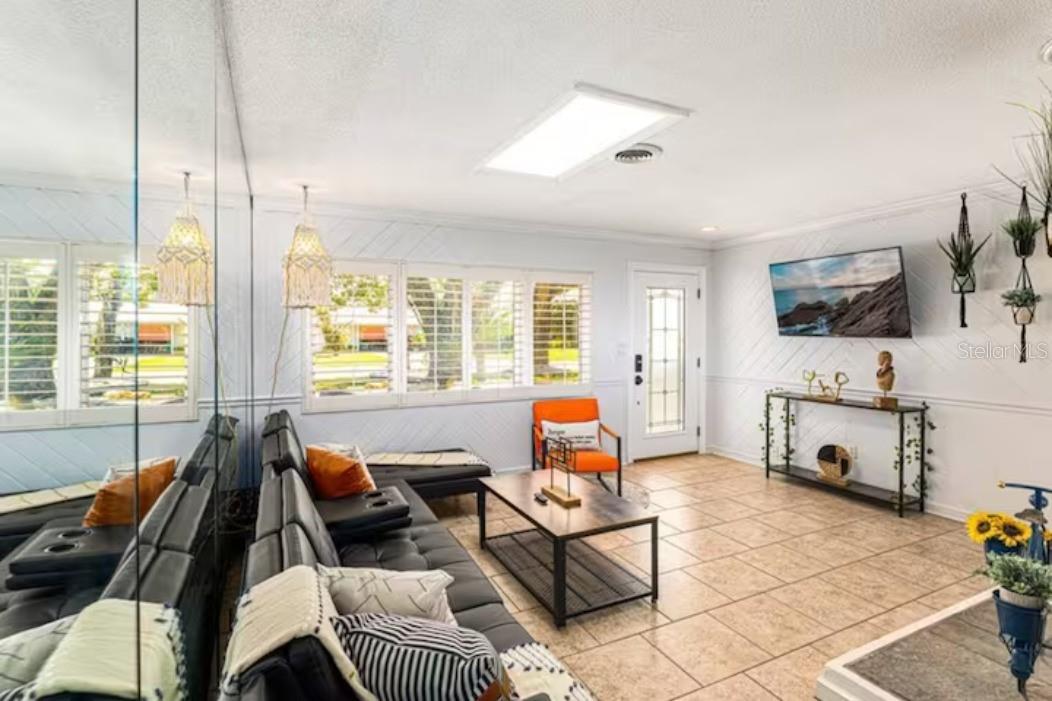 O6119607 Property Photo 6