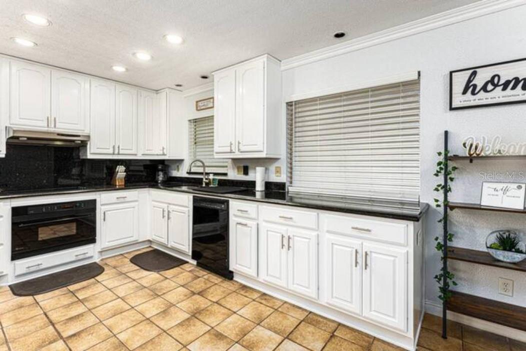 O6119607 Property Photo 10