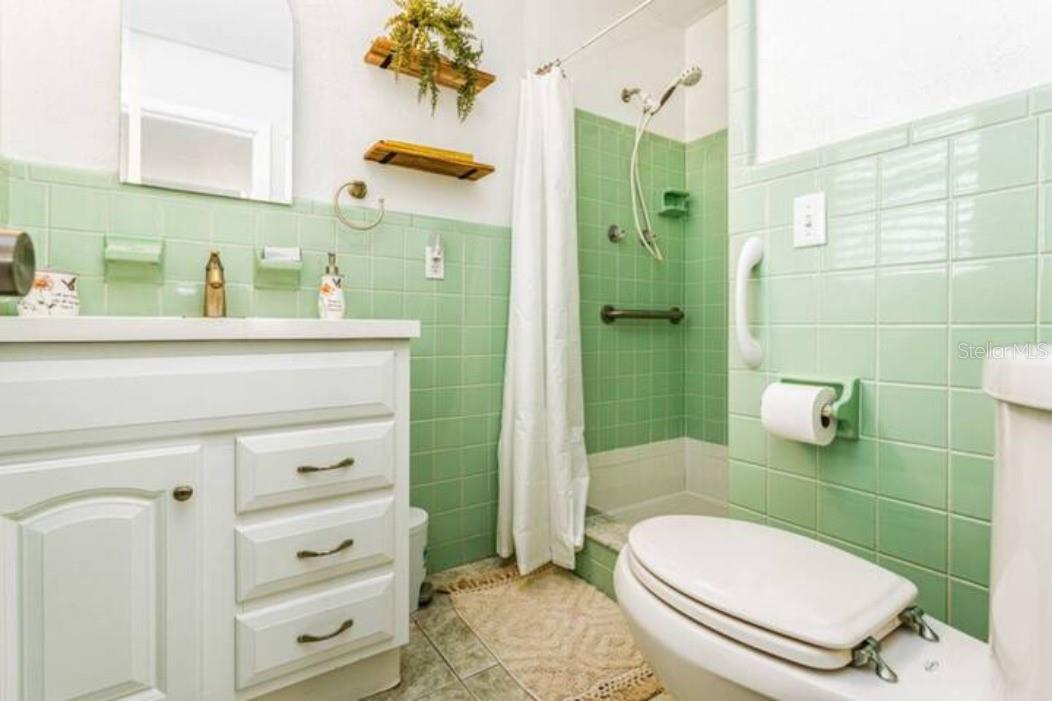 O6119607 Property Photo 11