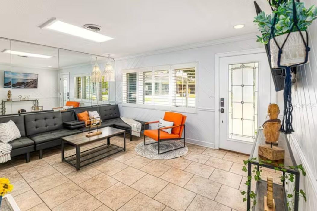 O6119607 Property Photo 13
