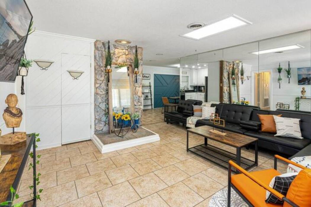 O6119607 Property Photo 19