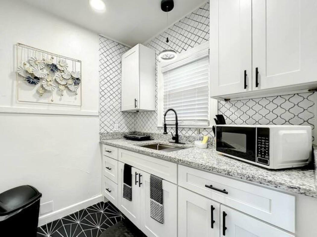 O6120049 Property Photo 11