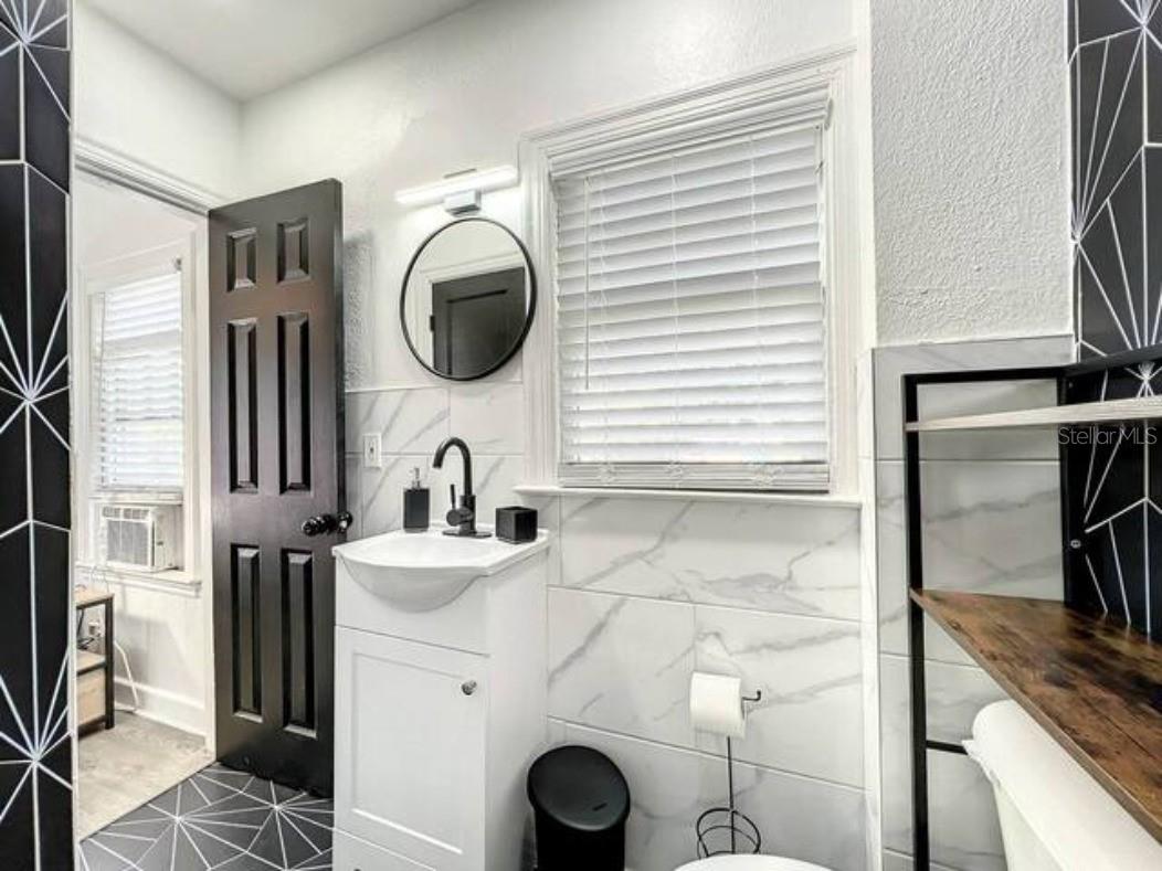 O6120049 Property Photo 12