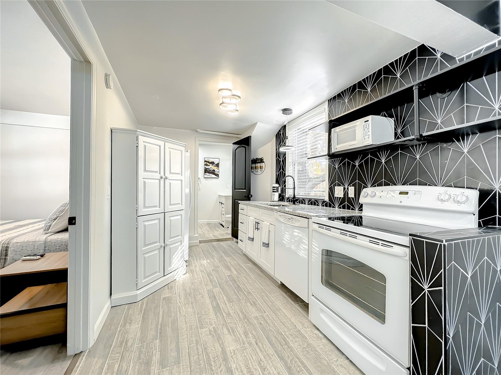 O6120670 Property Photo 6