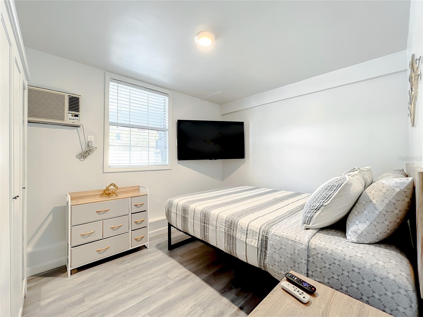 O6120670 Property Photo 8