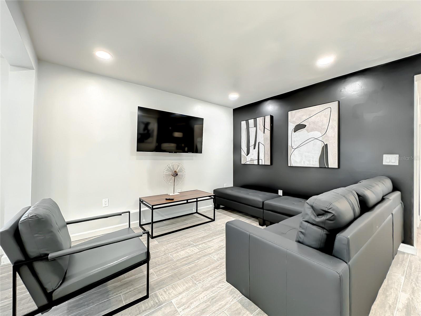O6120670 Property Photo 10