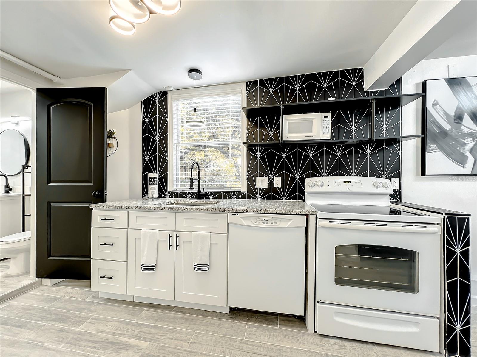 O6120670 Property Photo 11