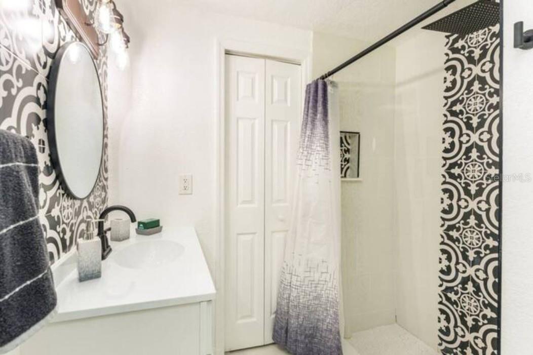 O6123721 Property Photo 6