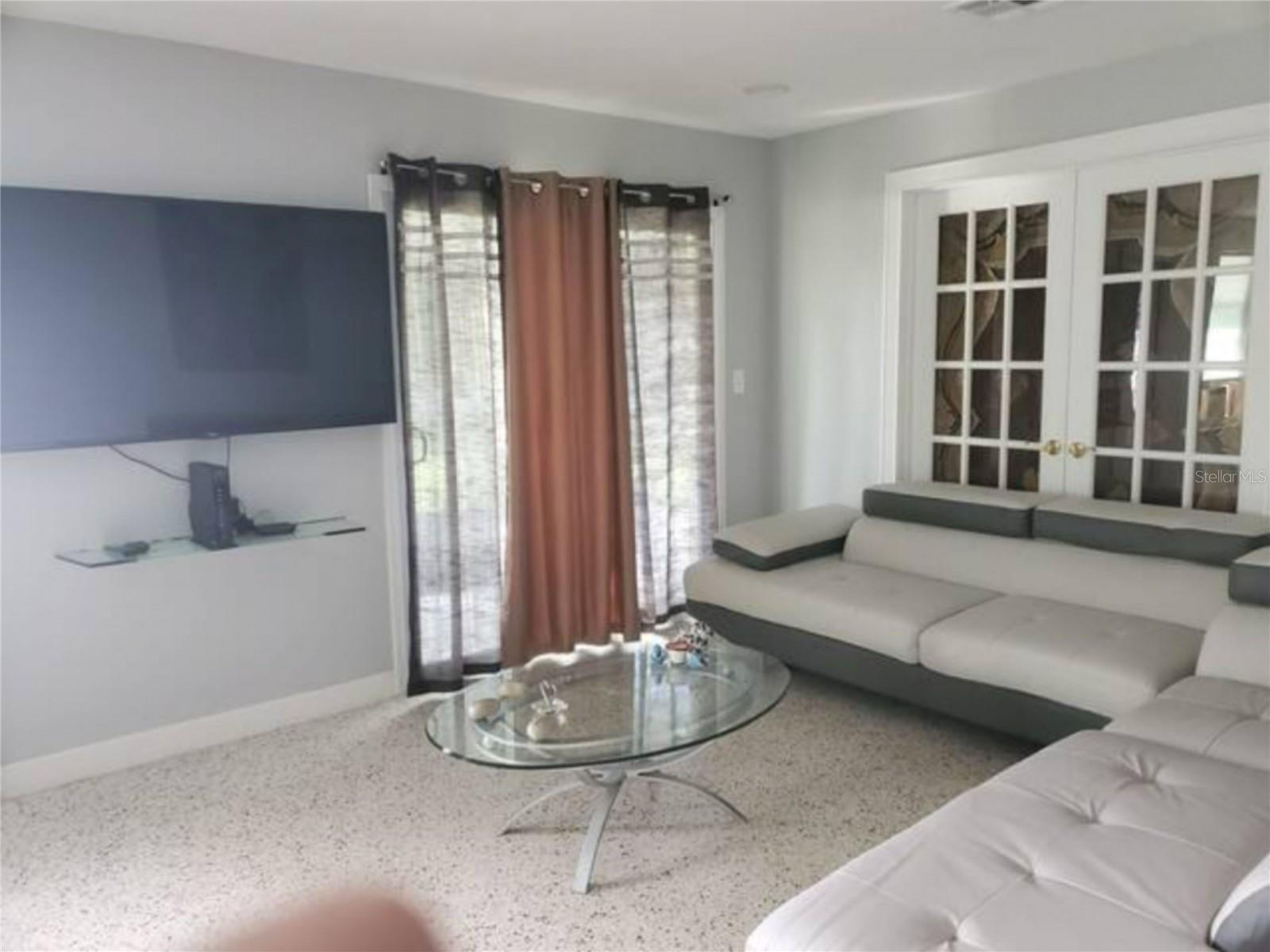 5699 Se 44th Avenue Property Photo 3