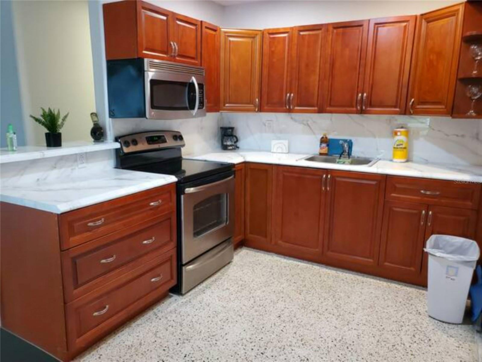 5699 Se 44th Avenue Property Photo 5