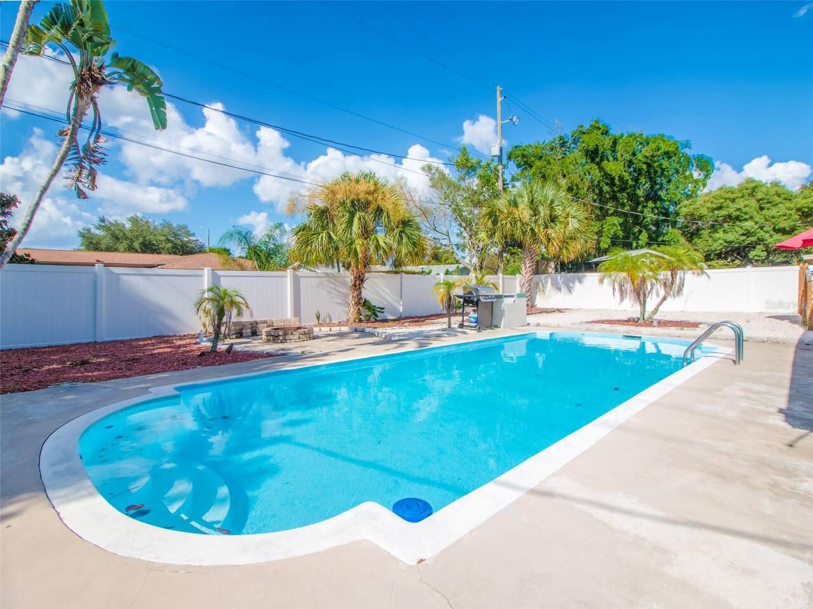 O6135015 Property Photo 2