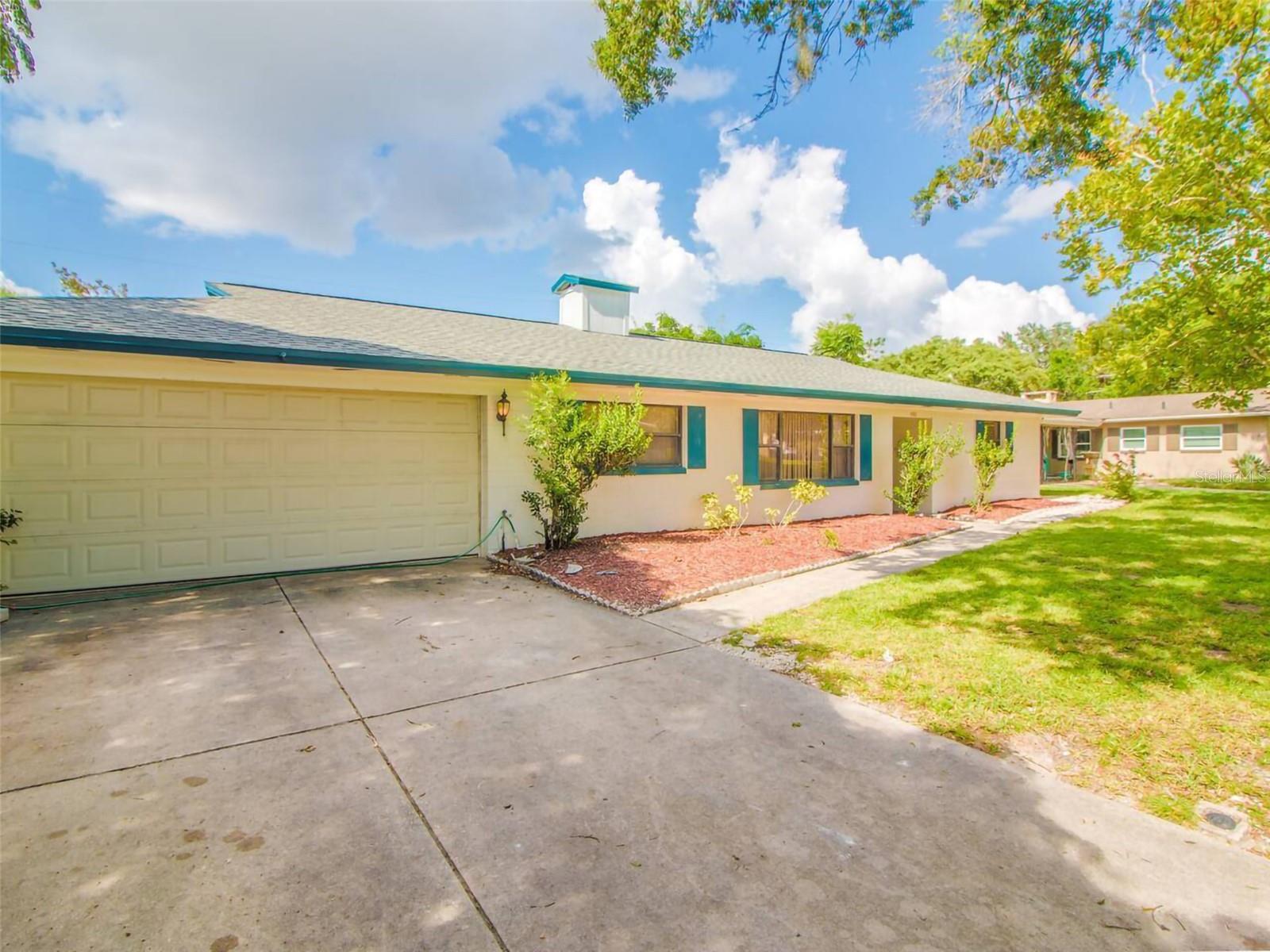 O6135015 Property Photo 24