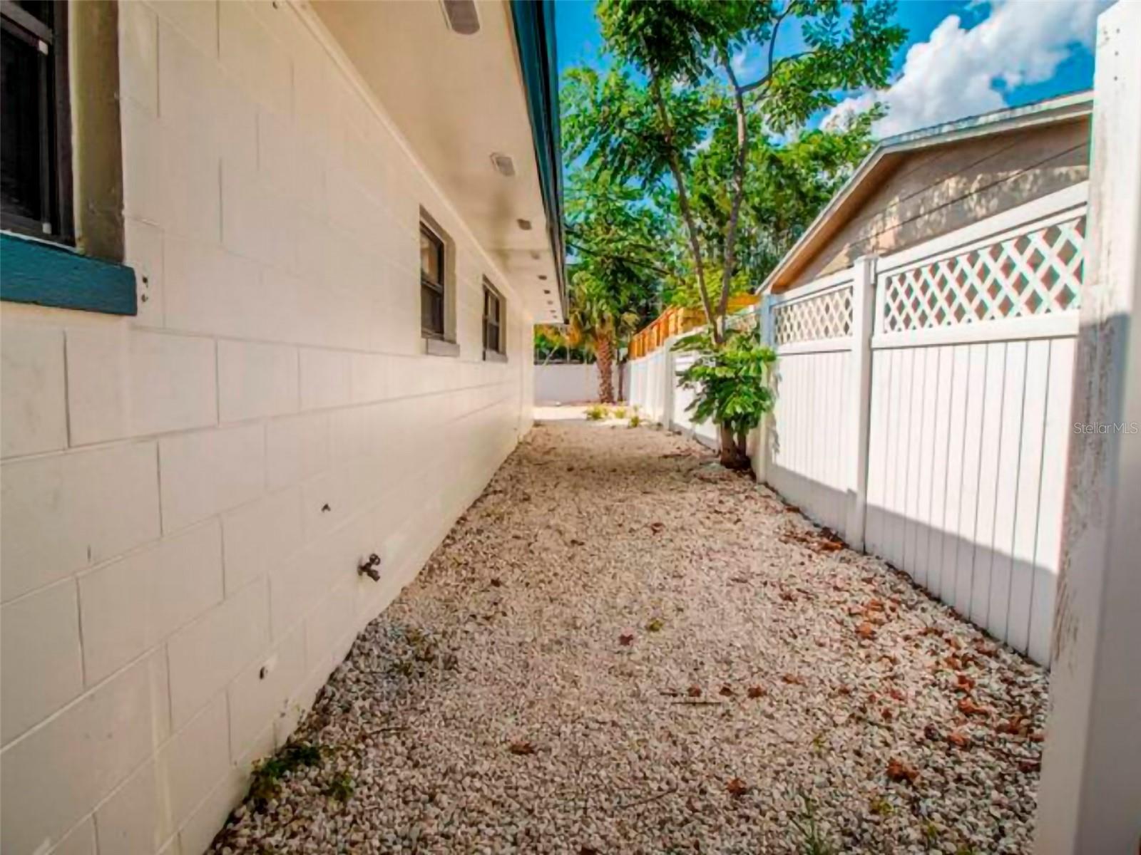 O6135476 Property Photo 2
