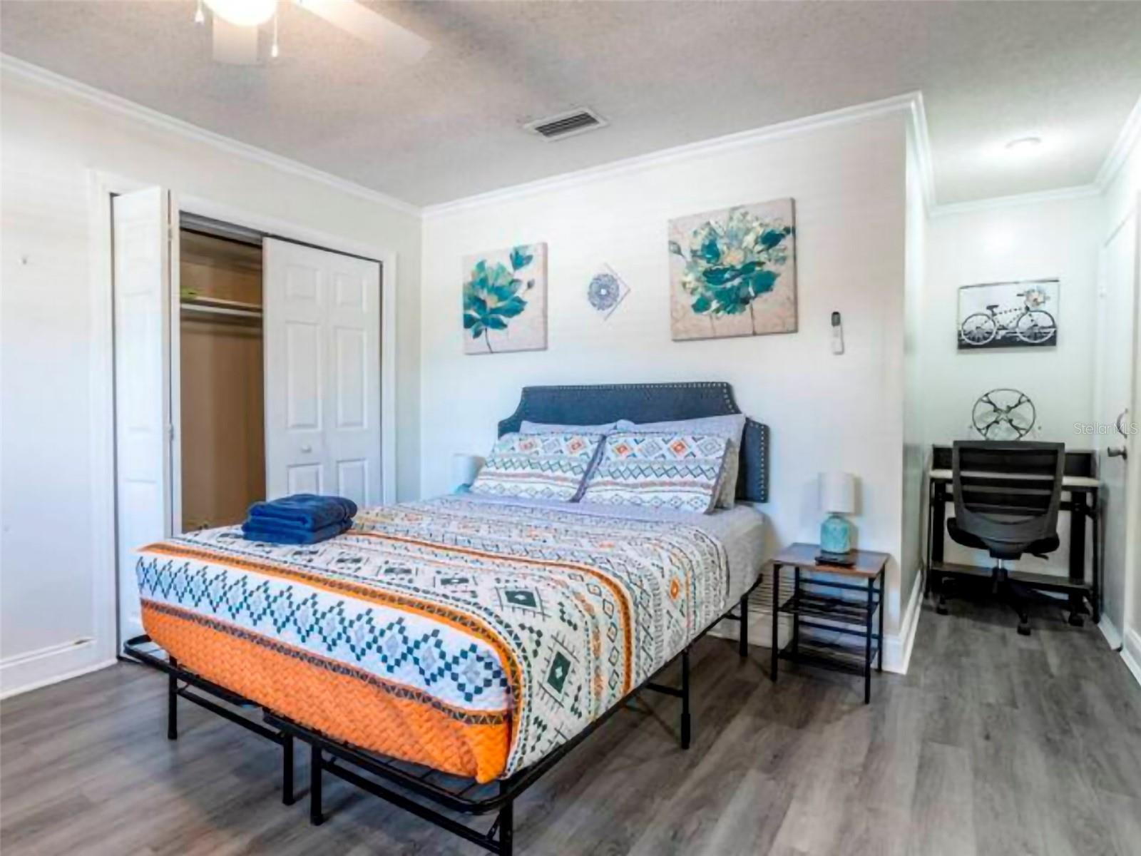 O6135476 Property Photo 6