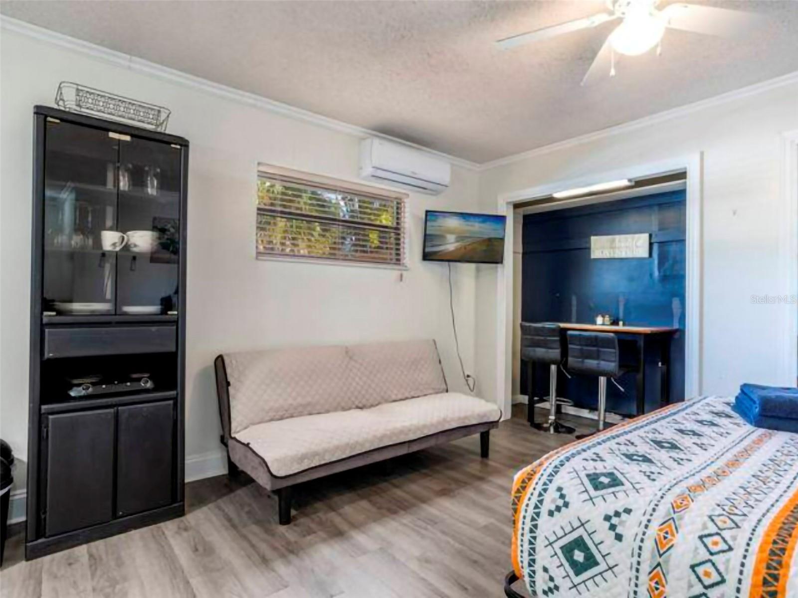 O6135476 Property Photo 8