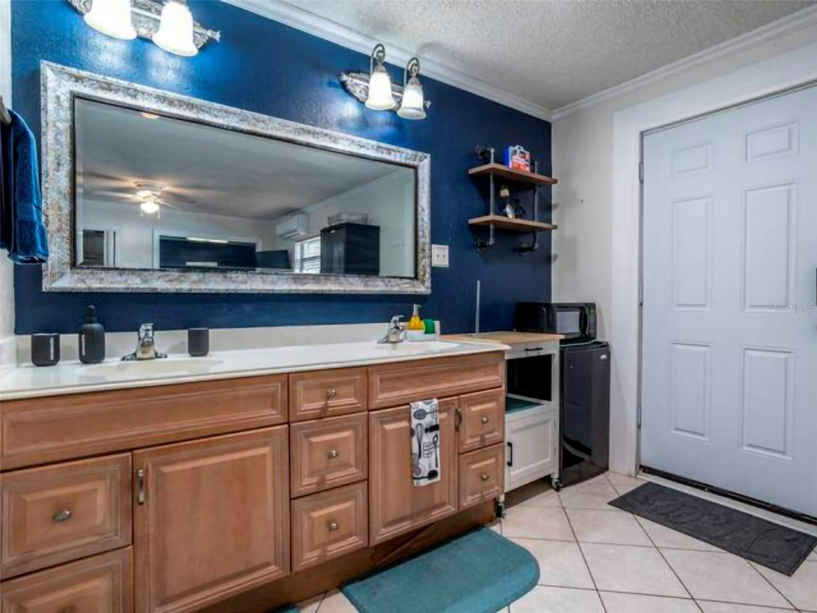 O6135476 Property Photo 11