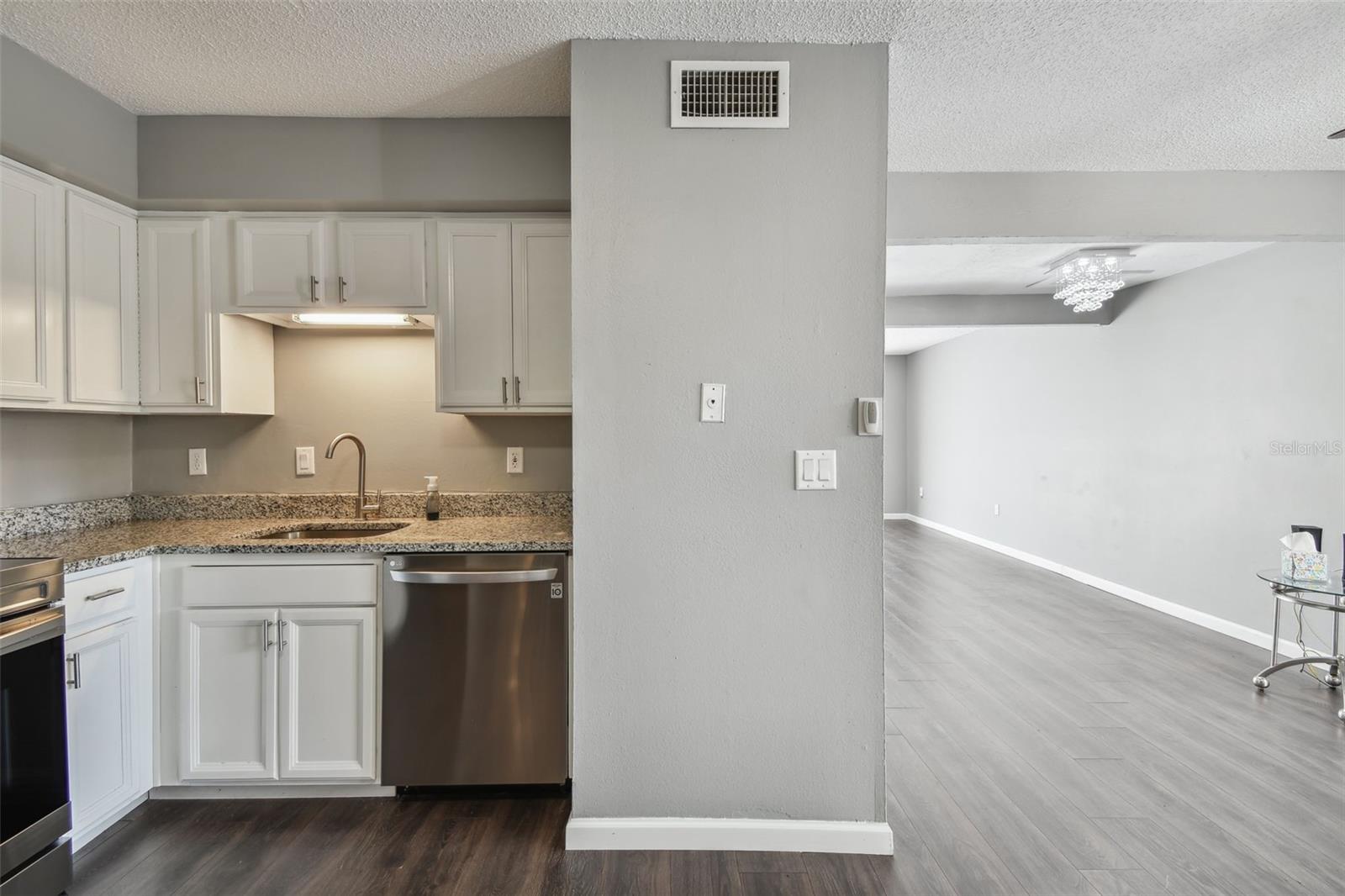 1881 N Hercules Avenue #803 Property Photo 17