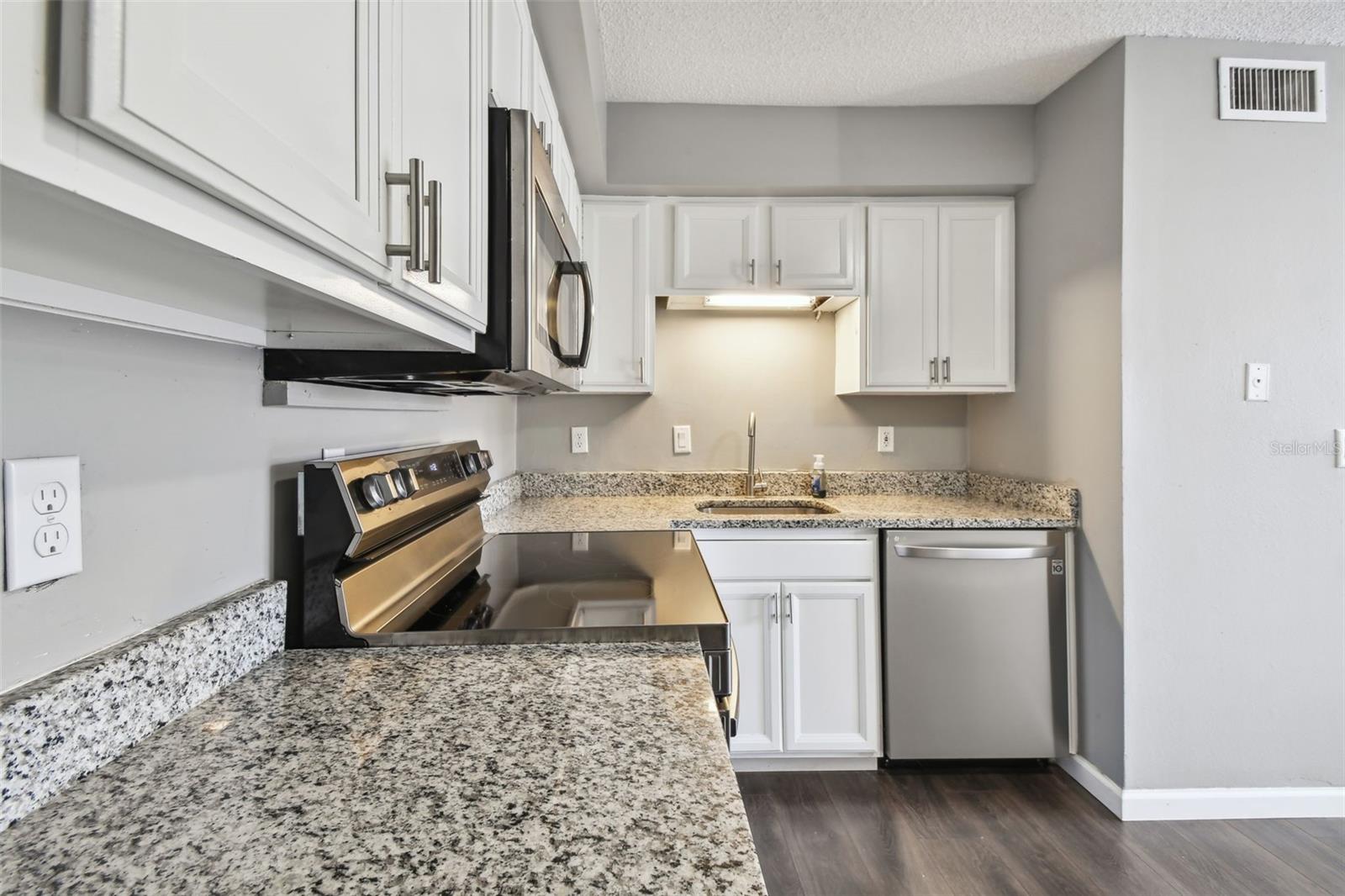 1881 N Hercules Avenue #803 Property Photo 18