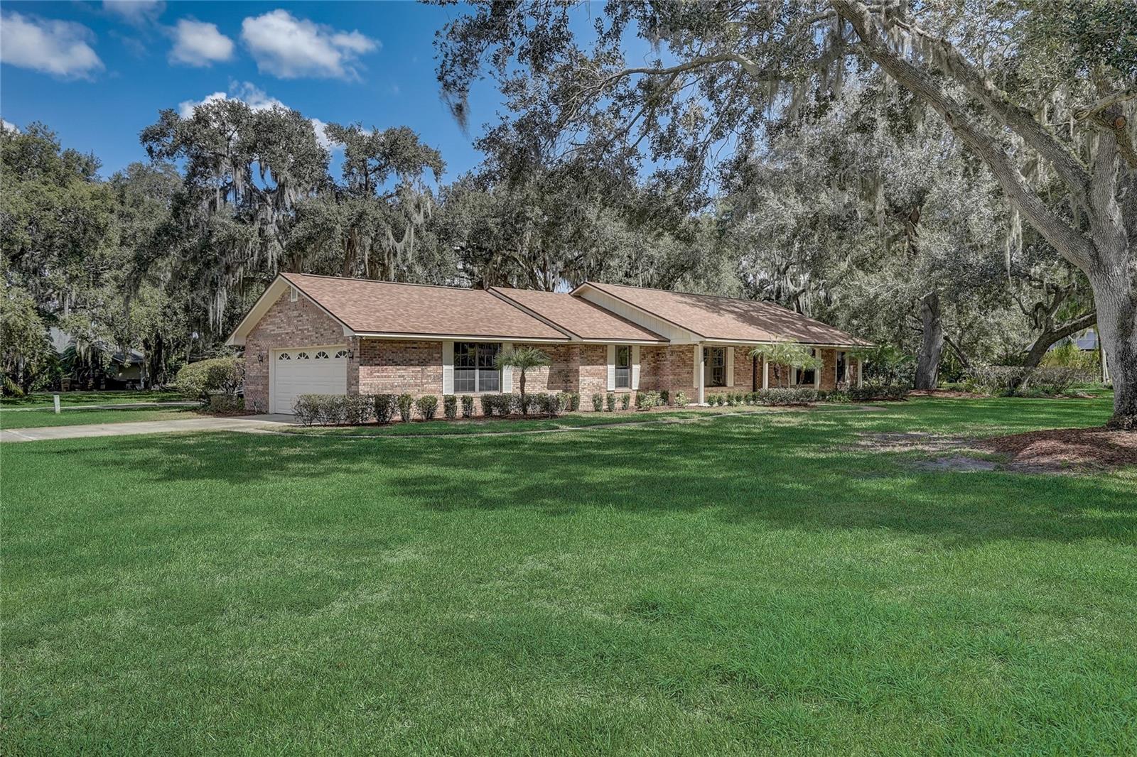 1601 Regal Oak Drive Property Photo 3