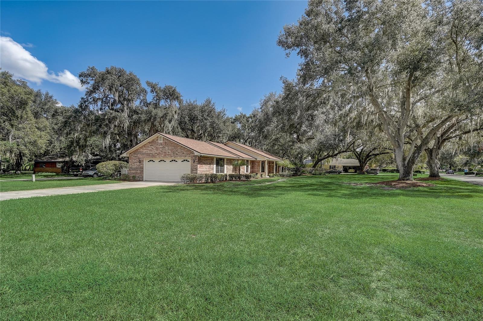 1601 Regal Oak Drive Property Photo 4