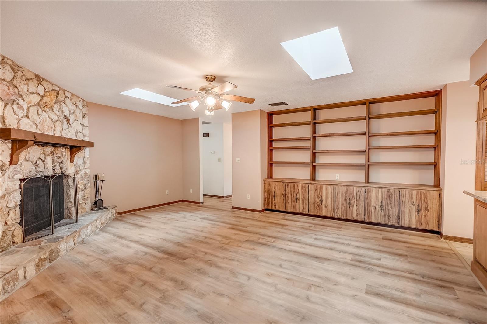 1601 Regal Oak Drive Property Photo 18