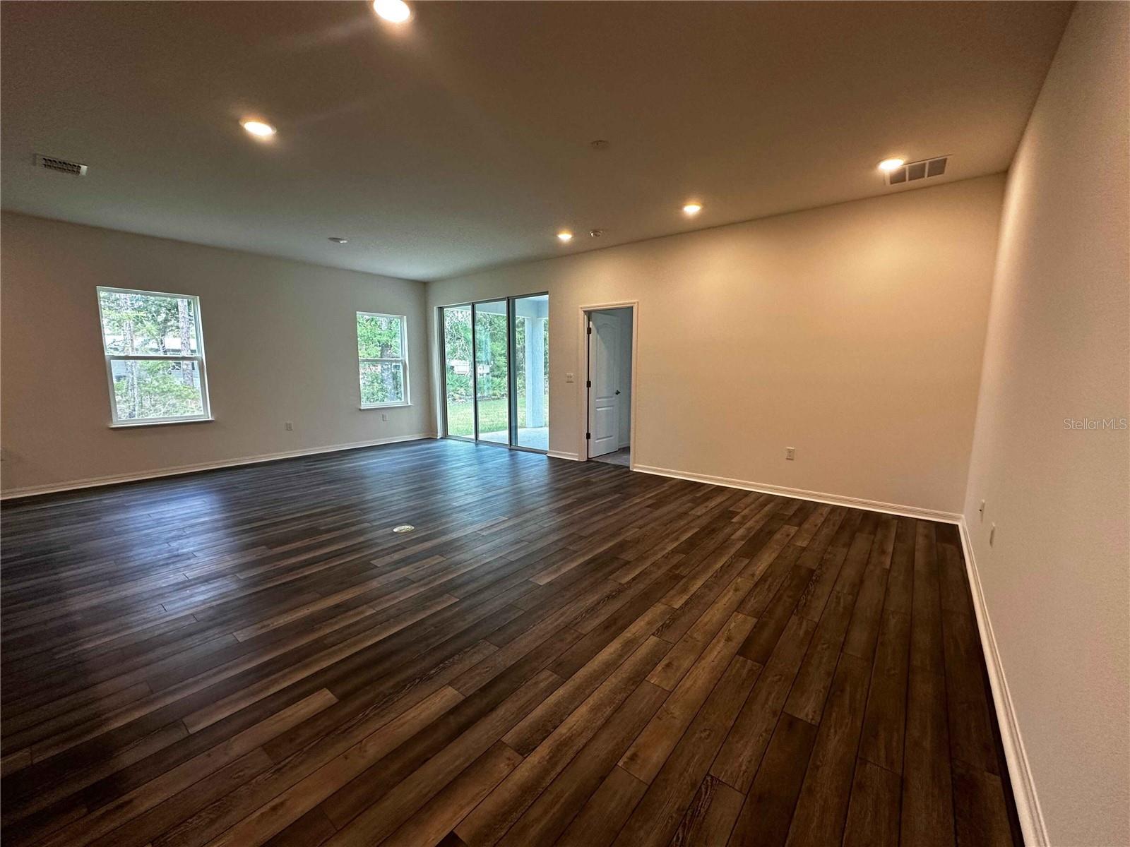 4450 Palatka Blvd Property Photo 8