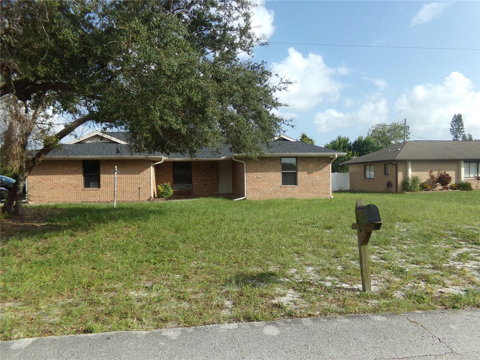 831 Abbott Ave Property Photo 2