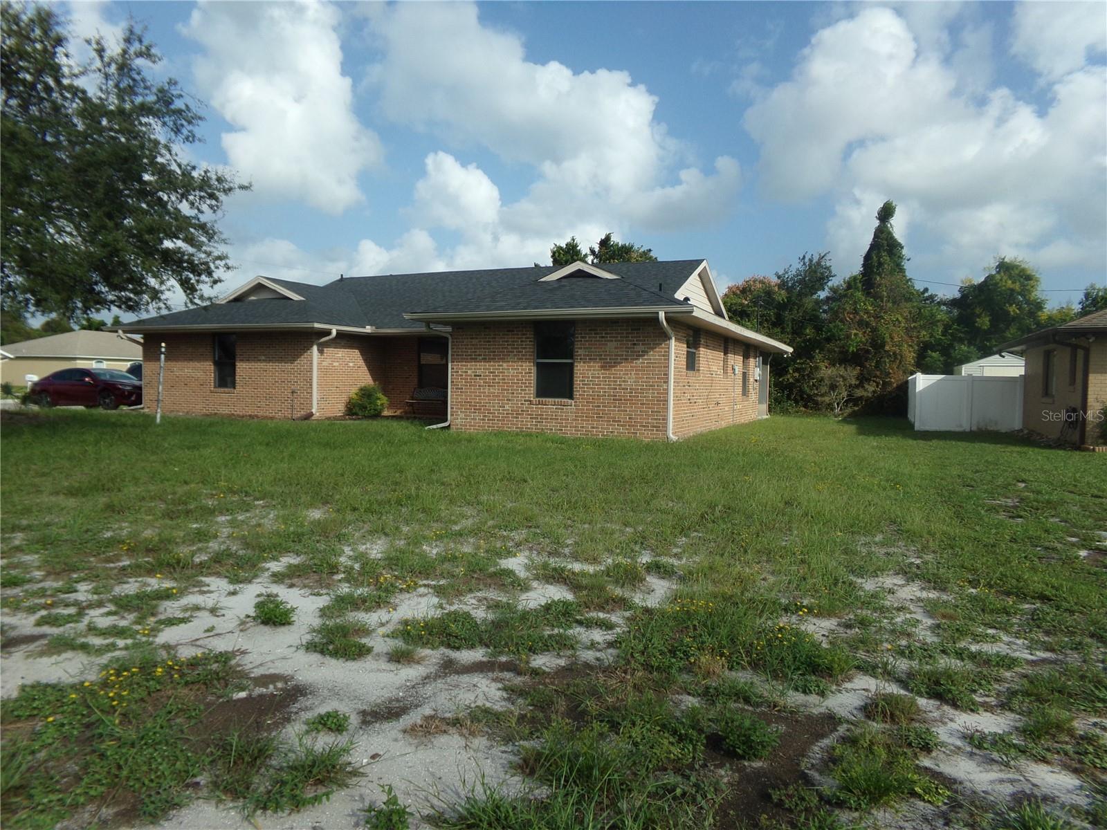 831 Abbott Ave Property Photo 3