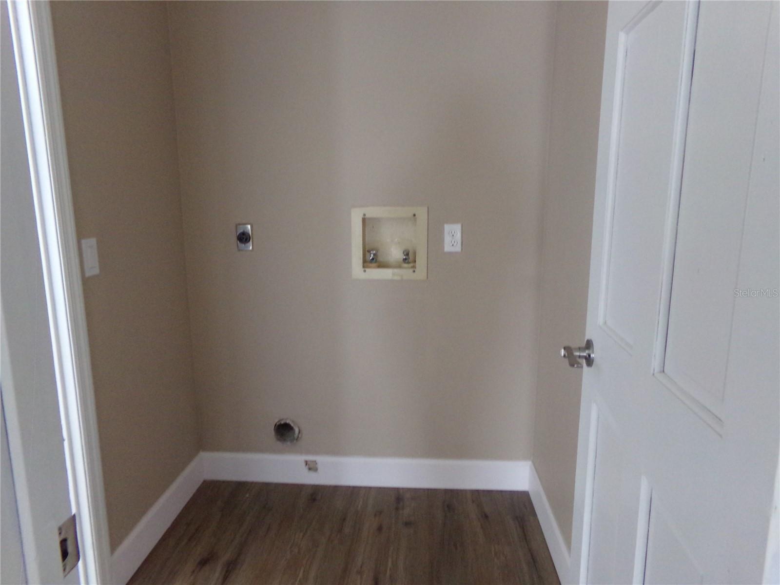 831 Abbott Ave Property Photo 20