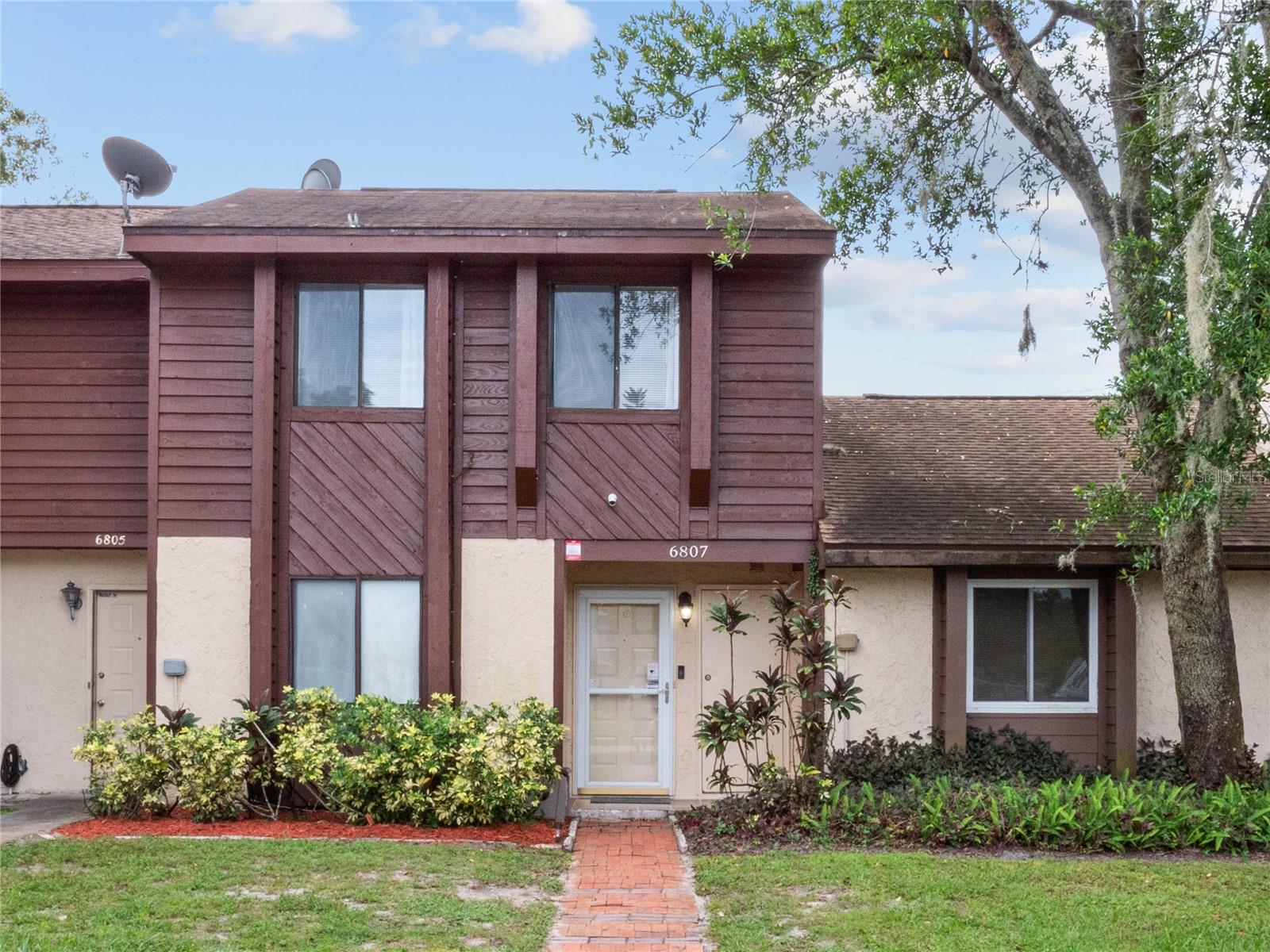 6807 Magnolia Pointe Circle Property Photo 1