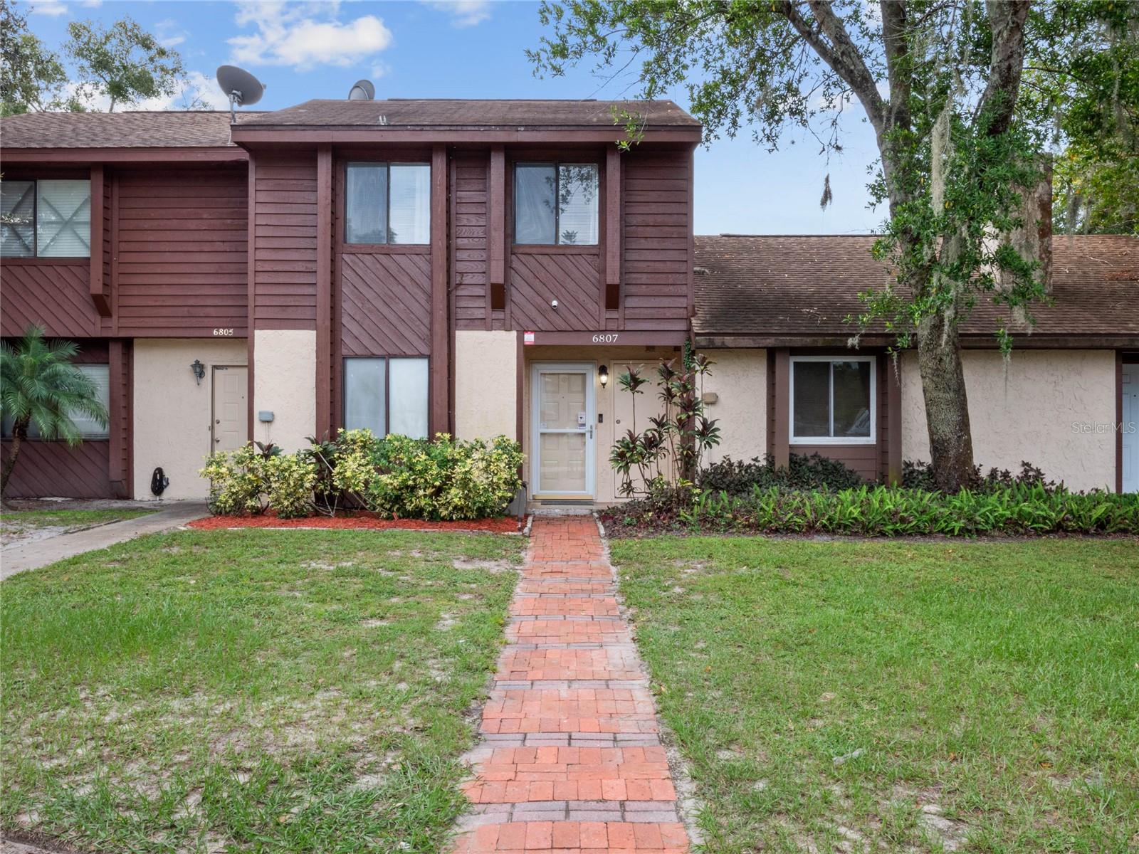 6807 Magnolia Pointe Circle Property Photo 2