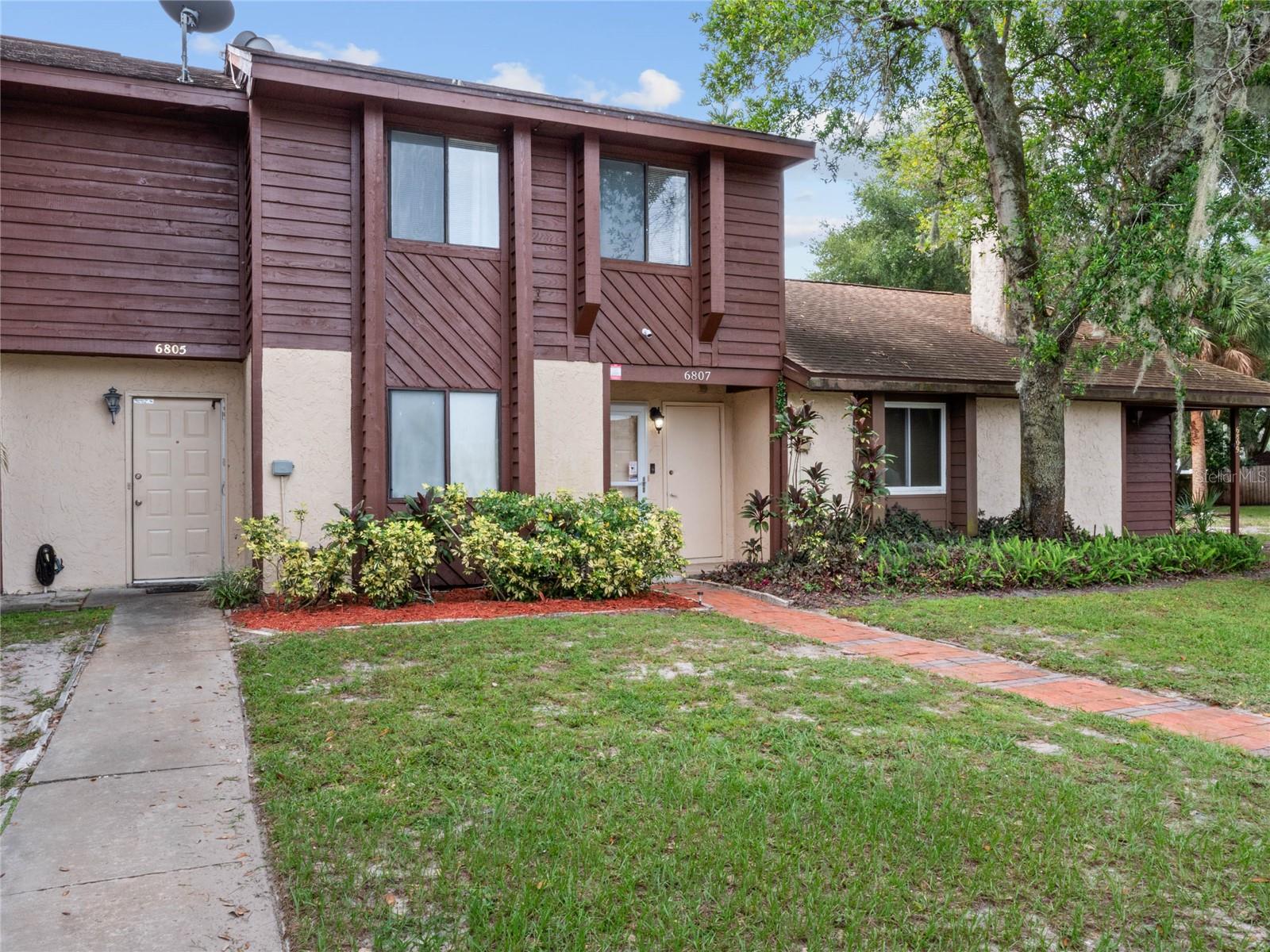 6807 Magnolia Pointe Circle Property Photo 3