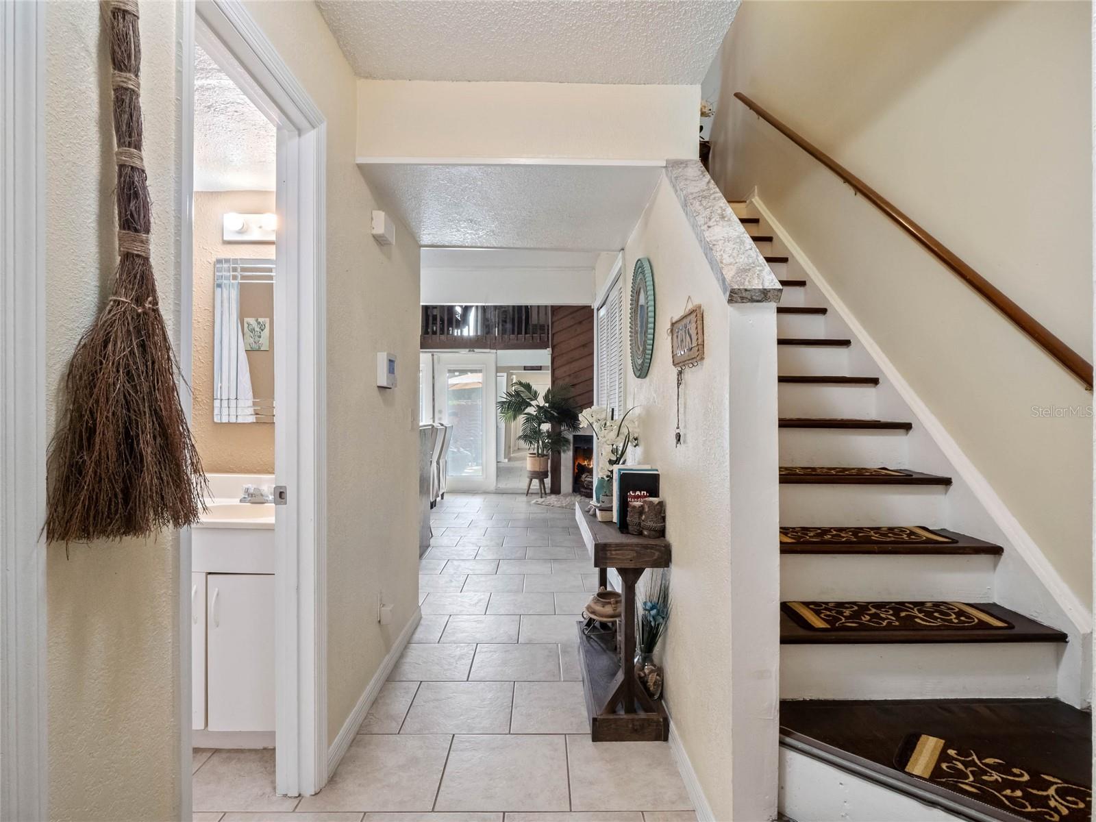6807 Magnolia Pointe Circle Property Photo 5