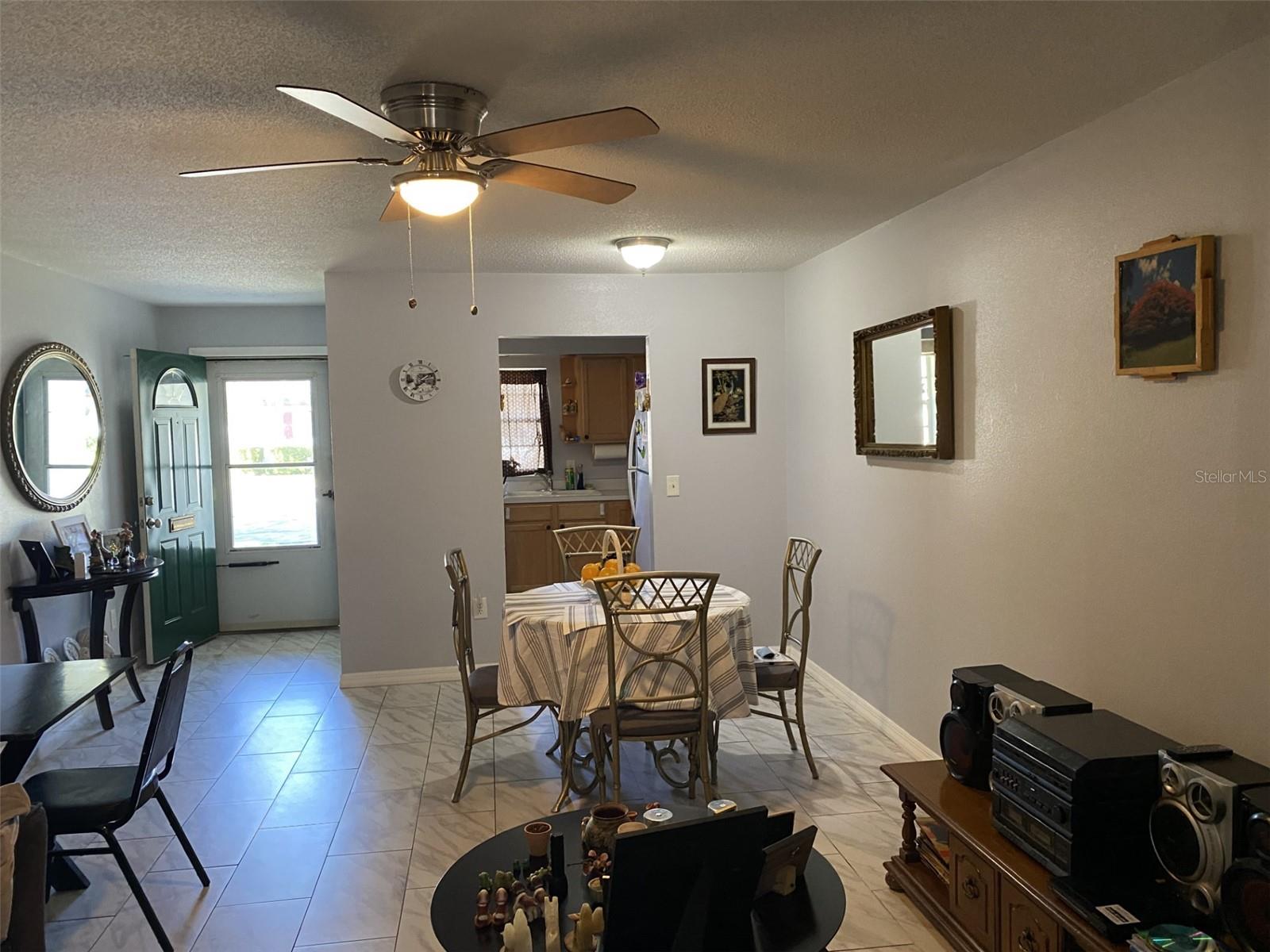 241 N Hill Ave Property Photo 5