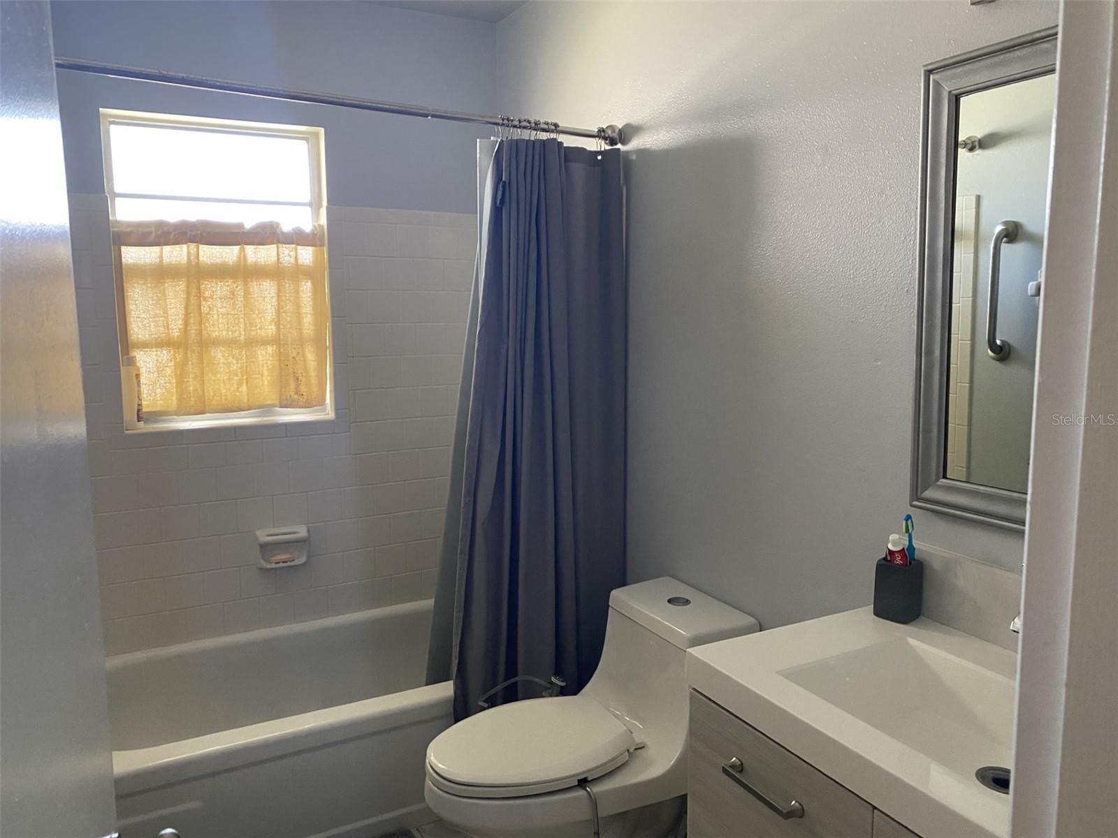 241 N Hill Ave Property Photo 11