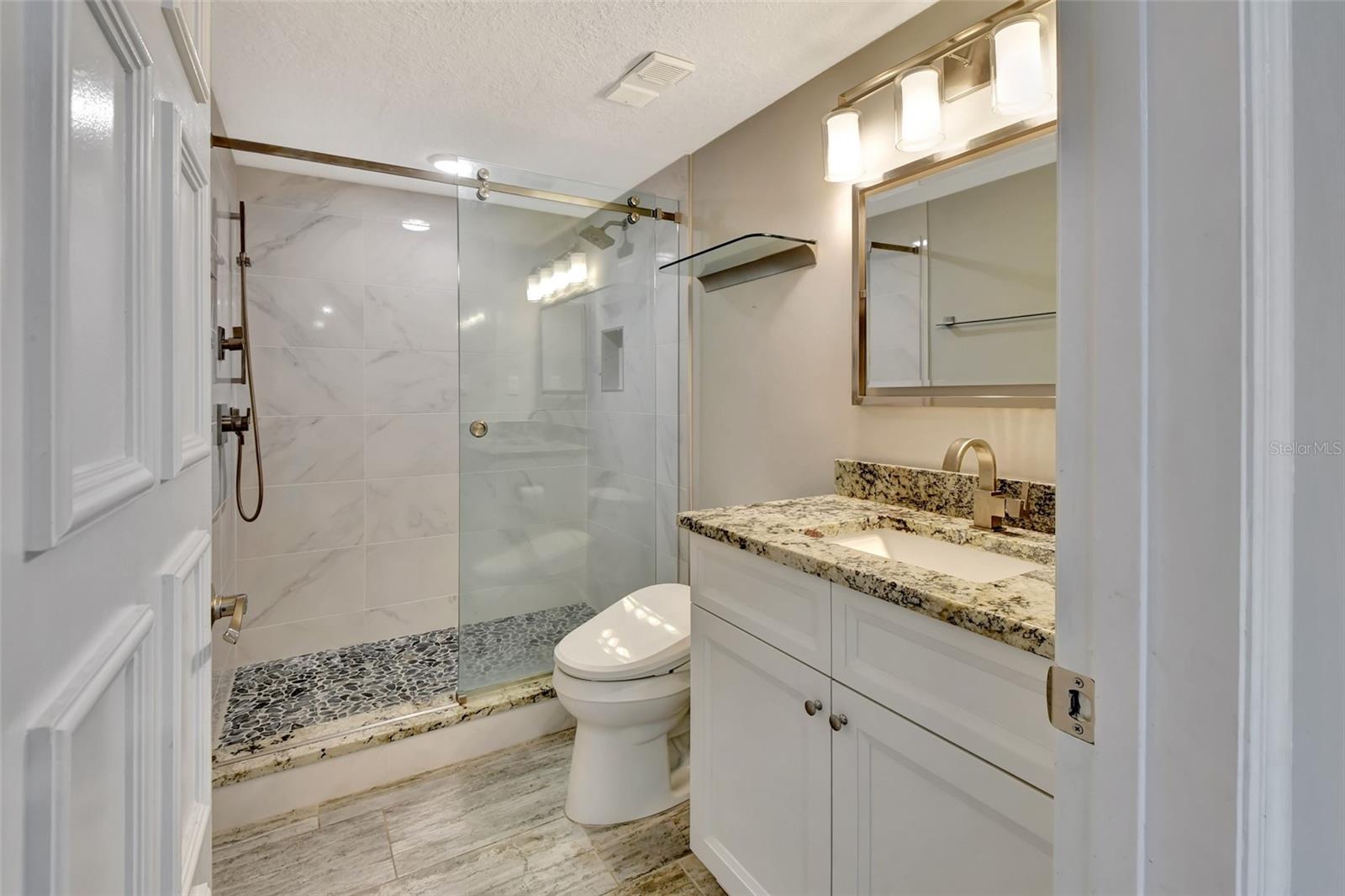 645 Marina Point Dr #6450 Property Photo 27