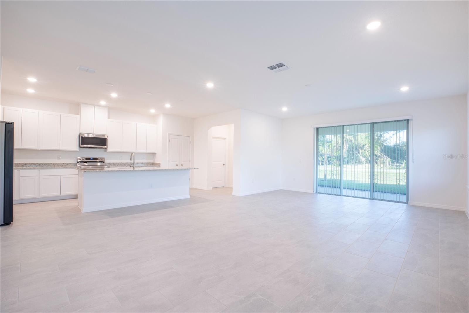 25388 Alicante Dr Property Photo 3