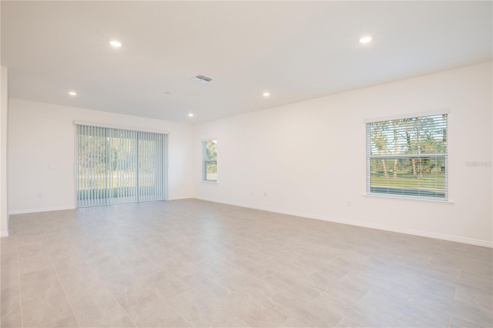 25388 Alicante Dr Property Photo 5
