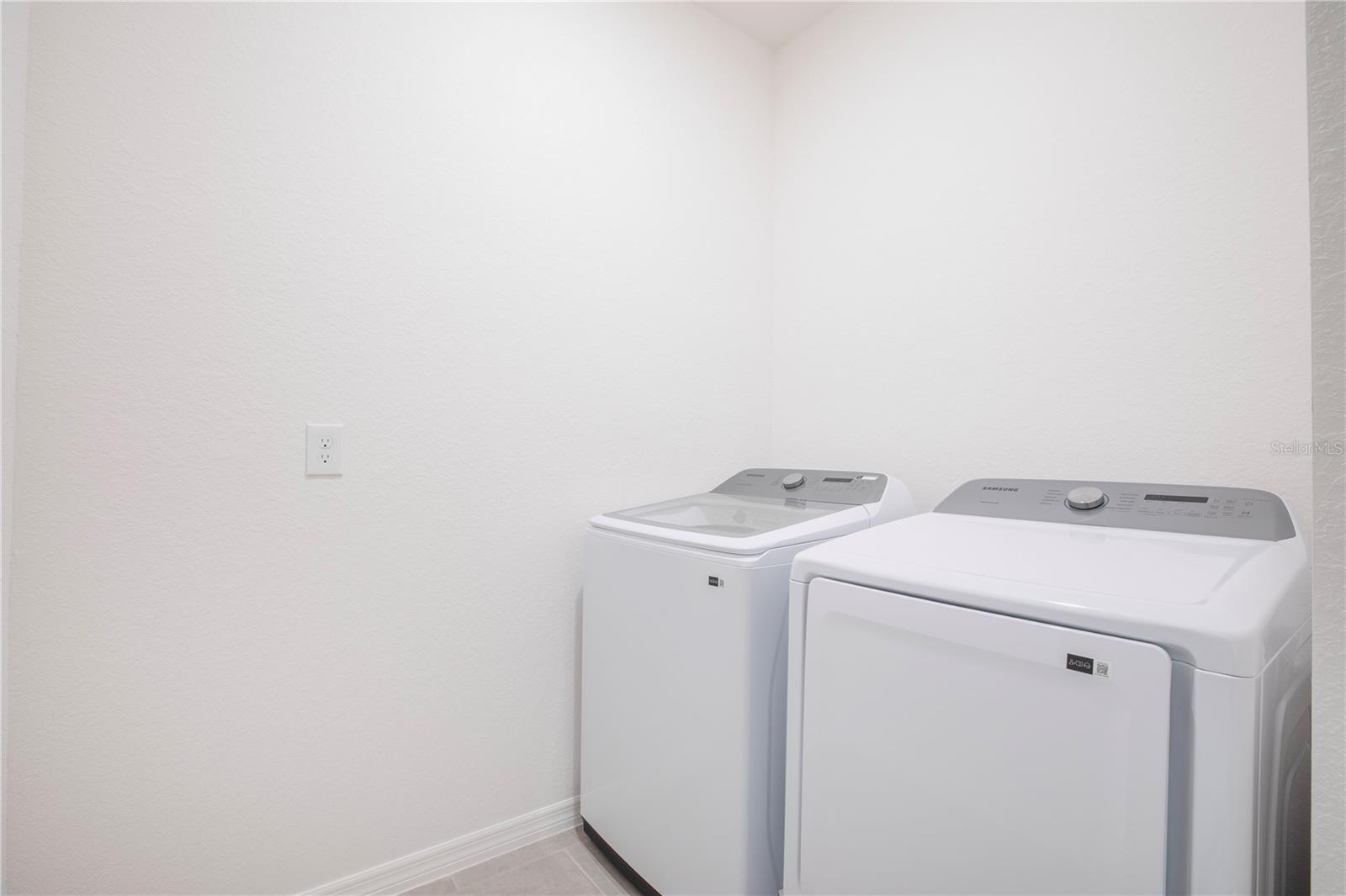 25388 Alicante Dr Property Photo 15