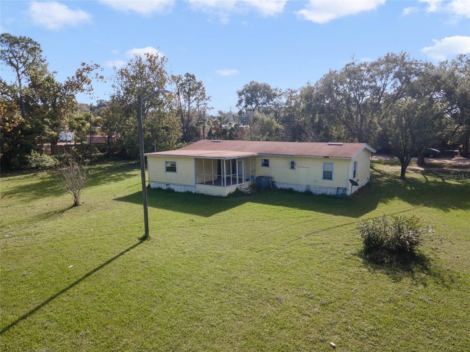 12 Lee St Property Photo 2