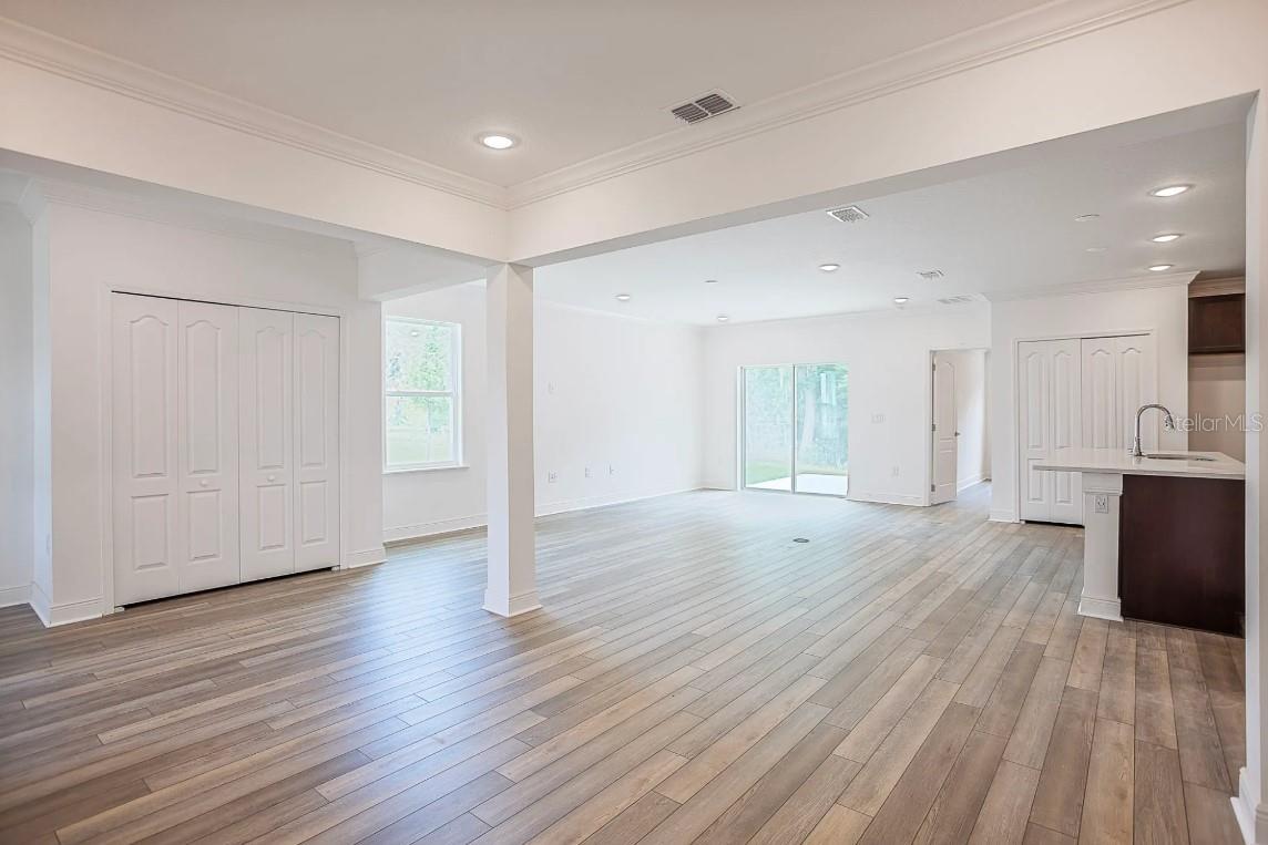 1372 Hartsdale St Property Photo 8