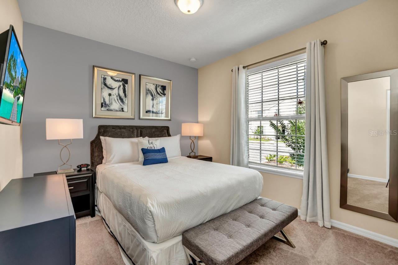 2407 Dubai St Property Photo 14