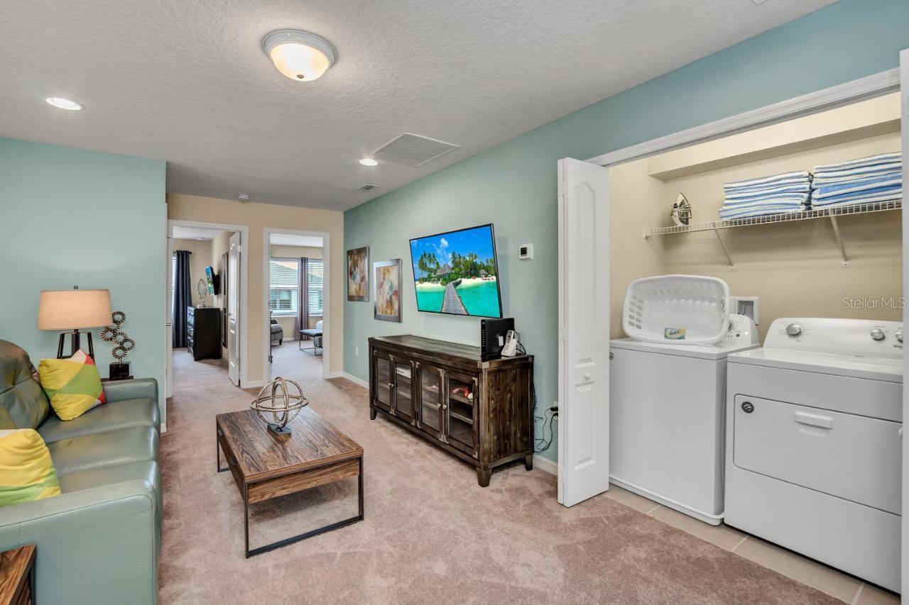 2407 Dubai St Property Photo 17