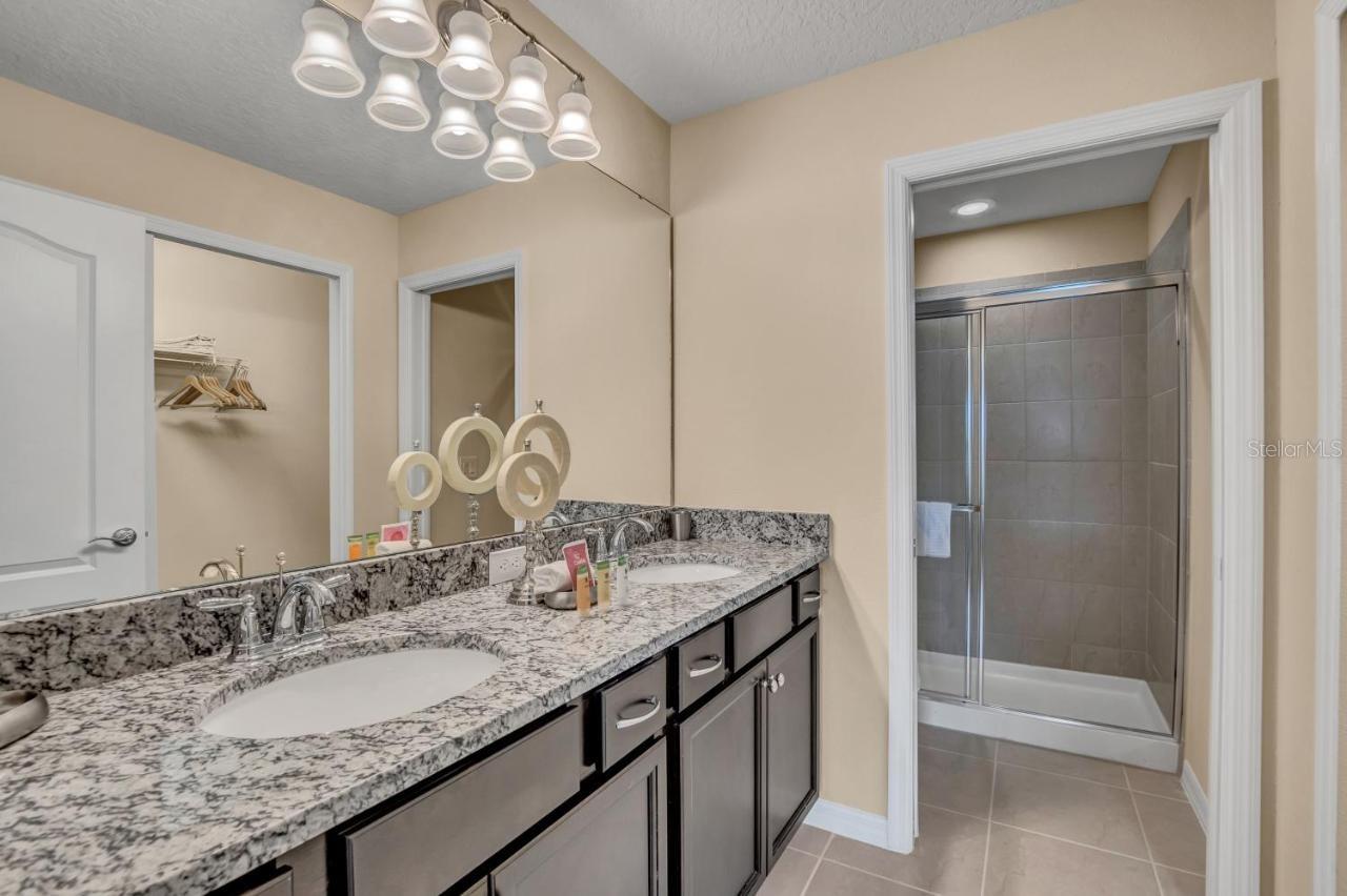 2407 Dubai St Property Photo 20
