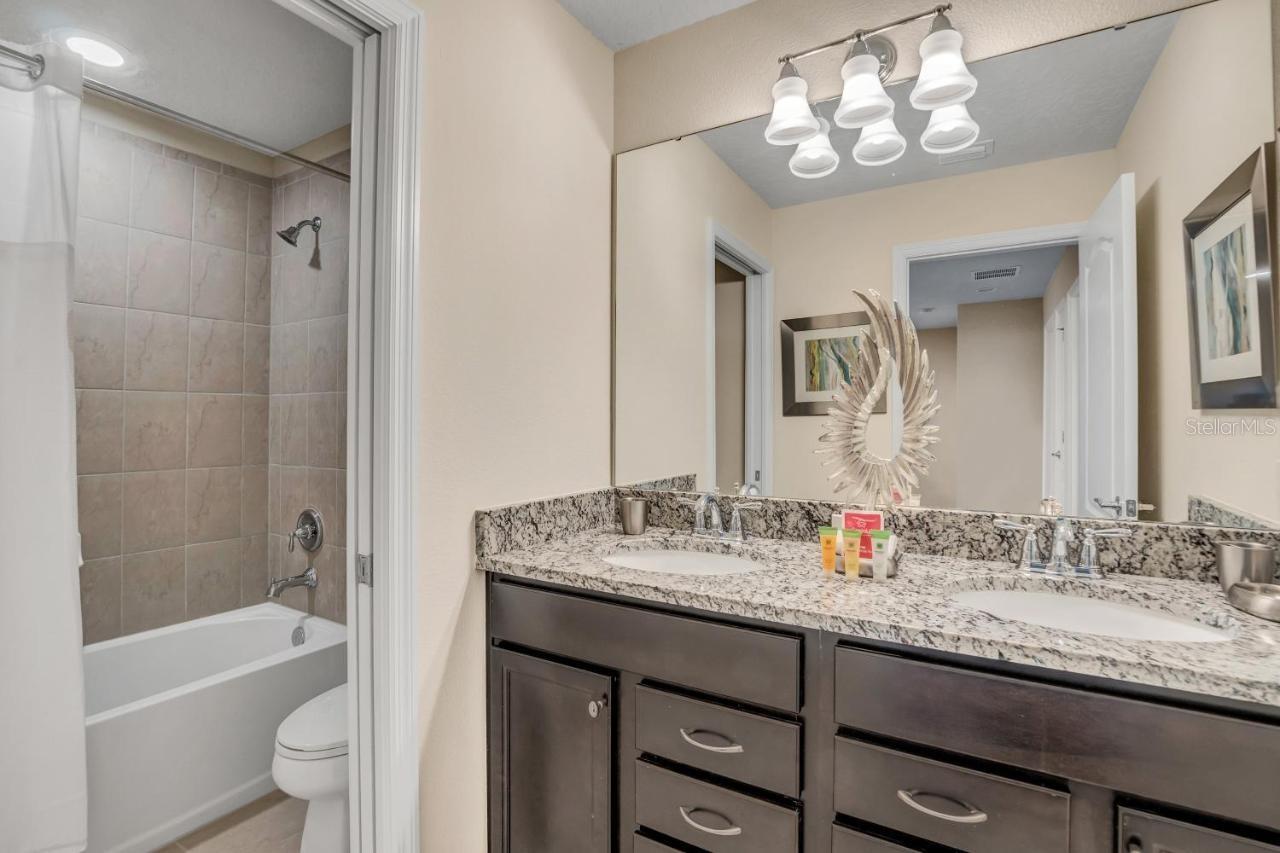 2407 Dubai St Property Photo 23