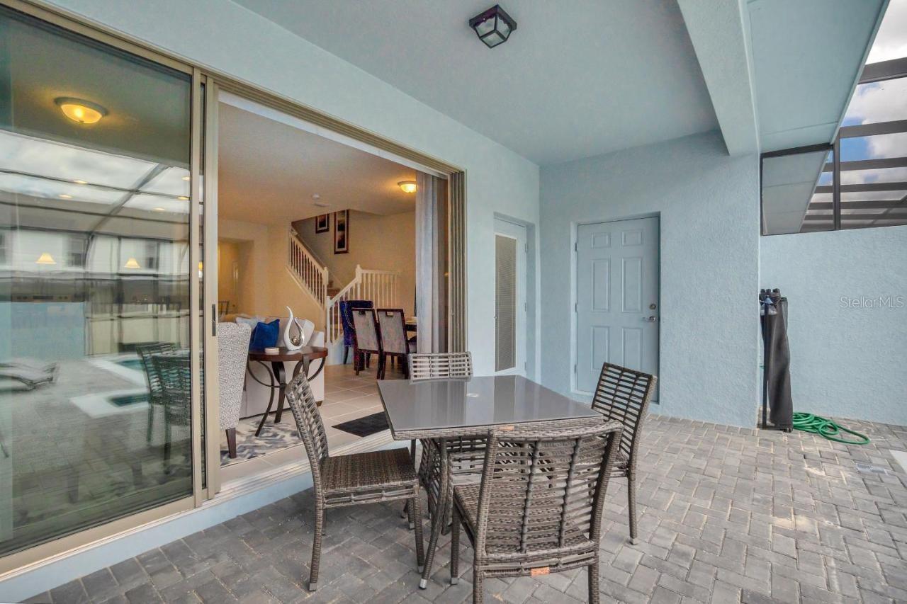 2407 Dubai St Property Photo 28